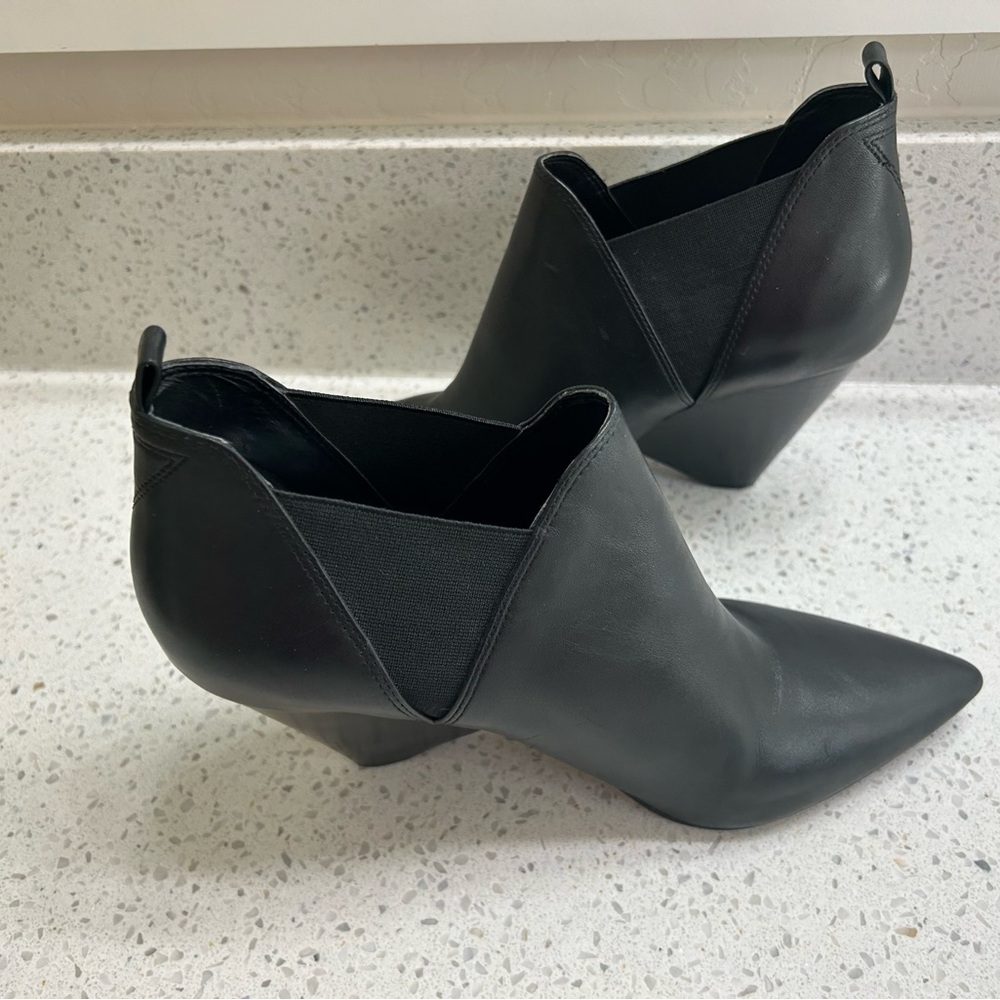 marc fisher LTD black ankle boots w/ wedge heel - size 10 - Picture 5 of 6